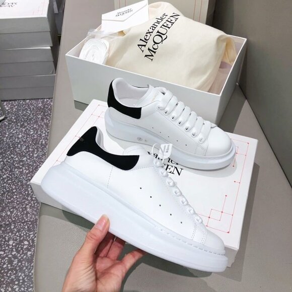 Women's sneakers - Picture 3 of 6